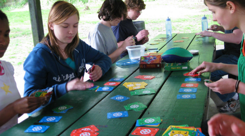 9 Jogos de Cartas para brincar em Família - Educamais